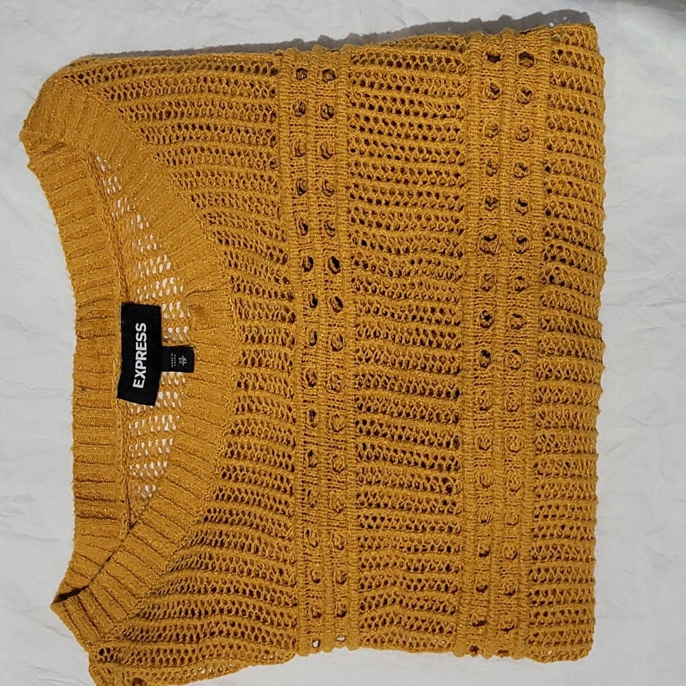 Excellent condition light knit/weight sweater. Worn 1x